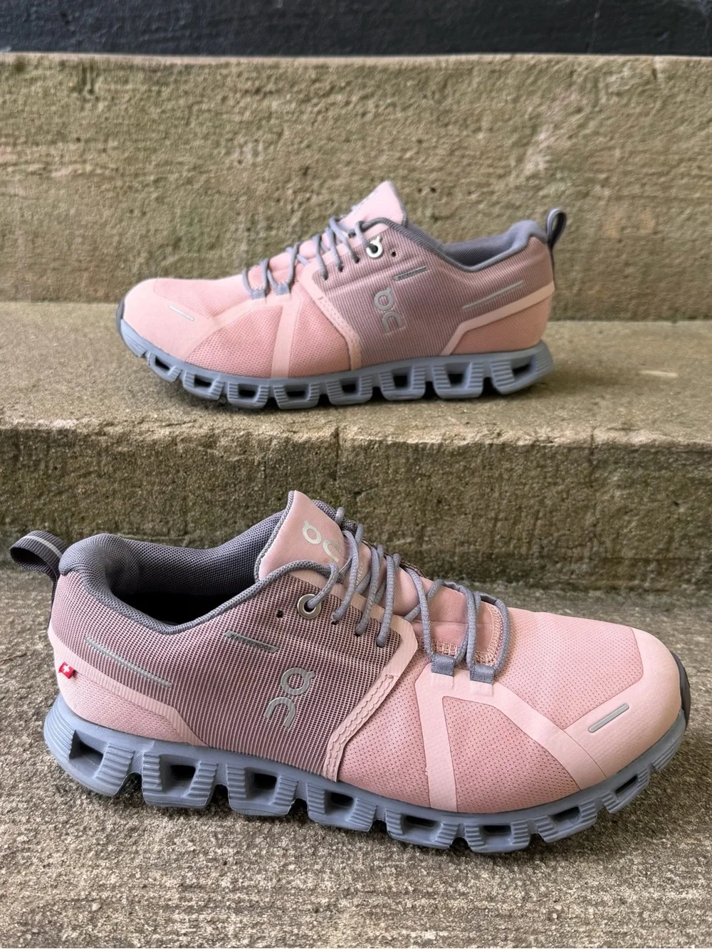 On Running Cloud 5 Waterproof Rose Fossil Women’s Athletic Running Shoes Size 8